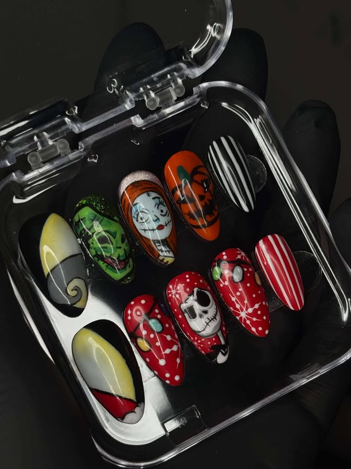 "Twisted cheer" medium almond press on set // Size M