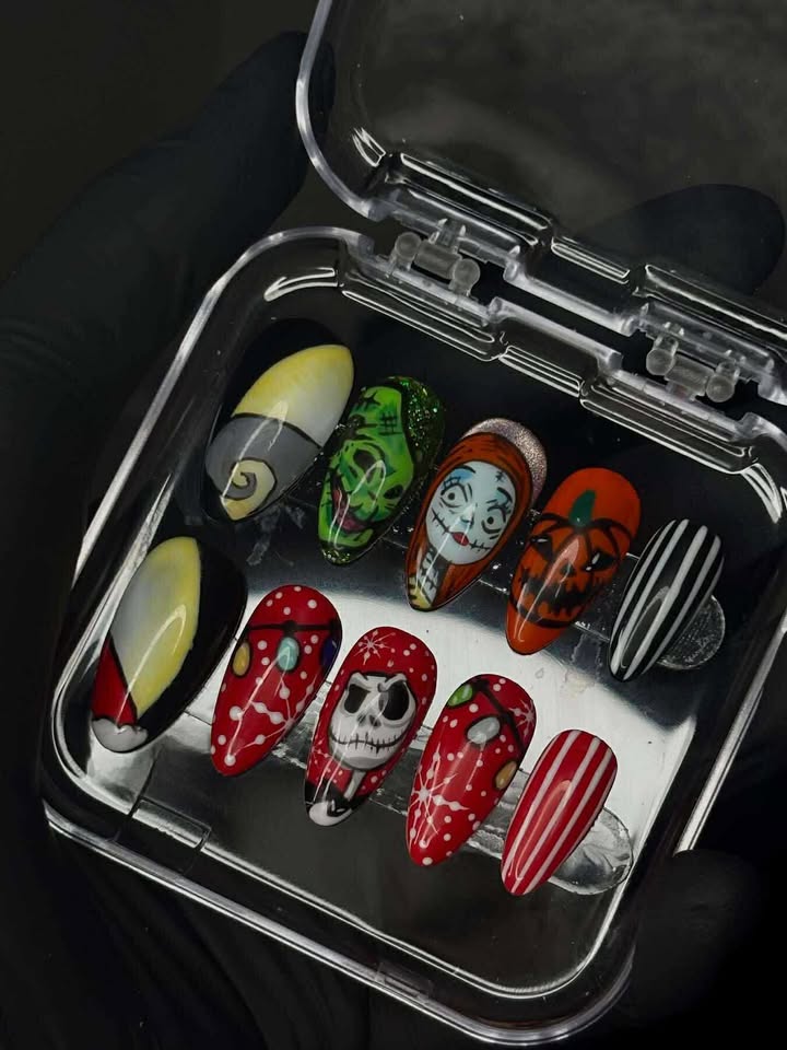 "Twisted cheer" medium almond press on set // Size M